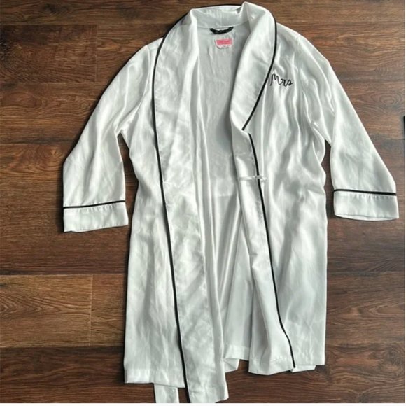 Kate Spade "Mrs" Robe | Kate Spade Bridal Robe | Bride Robe | Bridal | Wedding - Picture 15 of 15